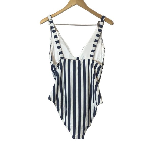 Swimsuit - Picture 2 of 9